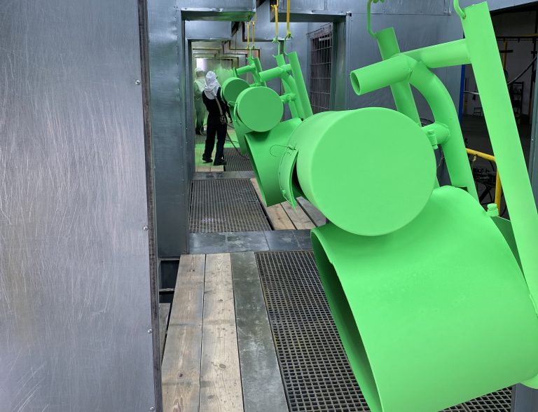 Powder Coating Green Cylinder_Row of parts